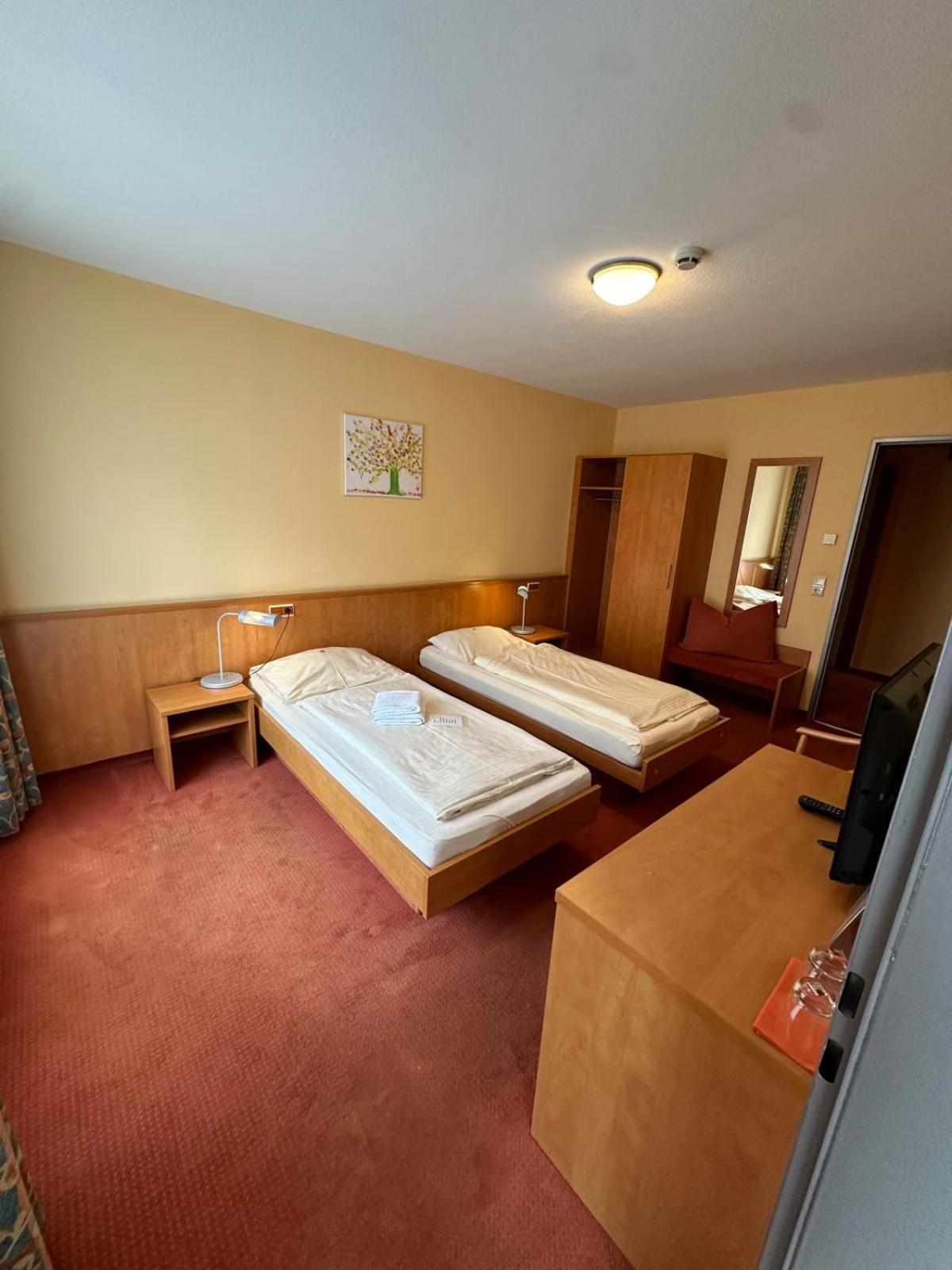Gasthaus - Hotel Neue Post Meitingen Екстер'єр фото