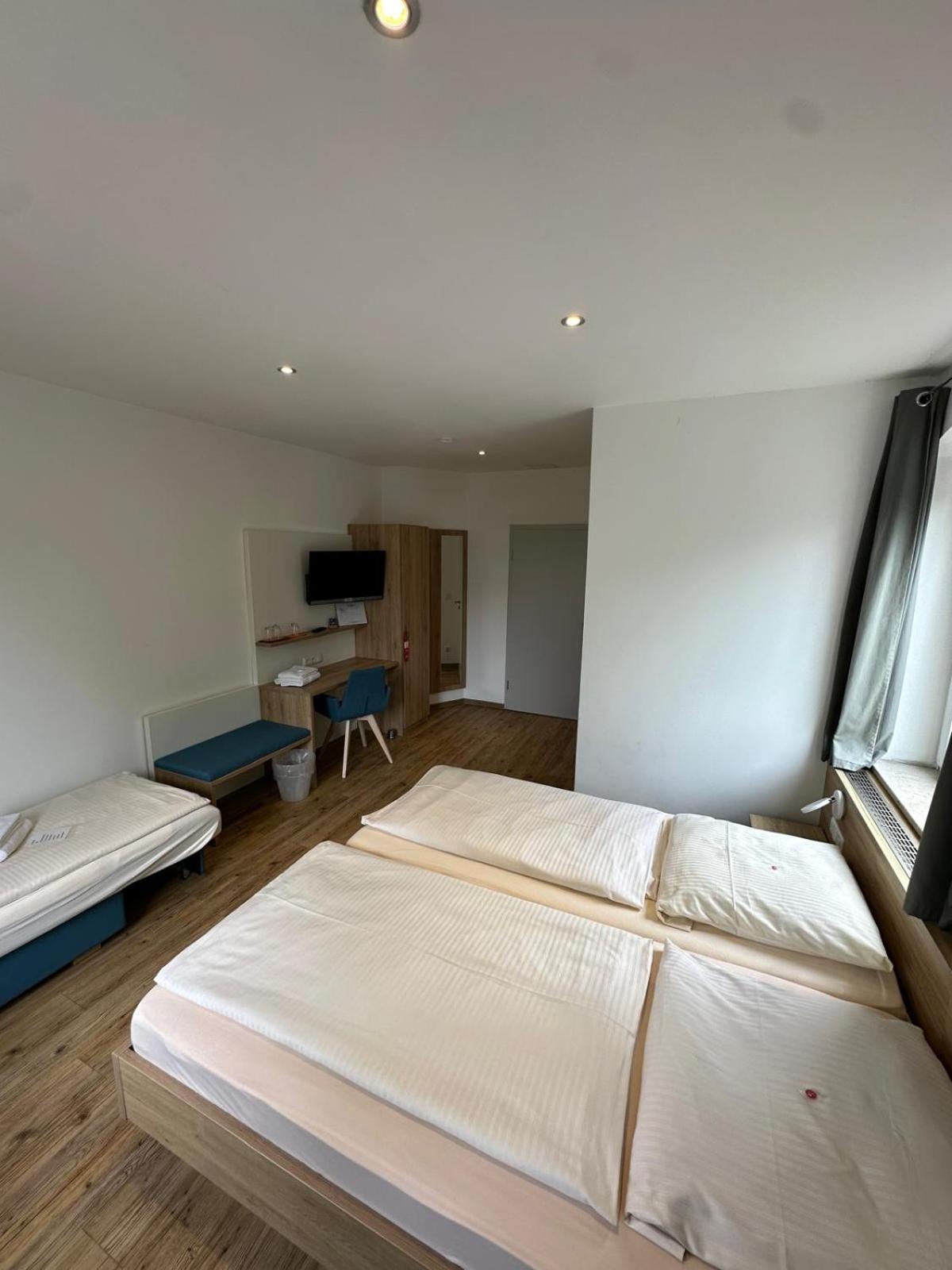 Gasthaus - Hotel Neue Post Meitingen Екстер'єр фото