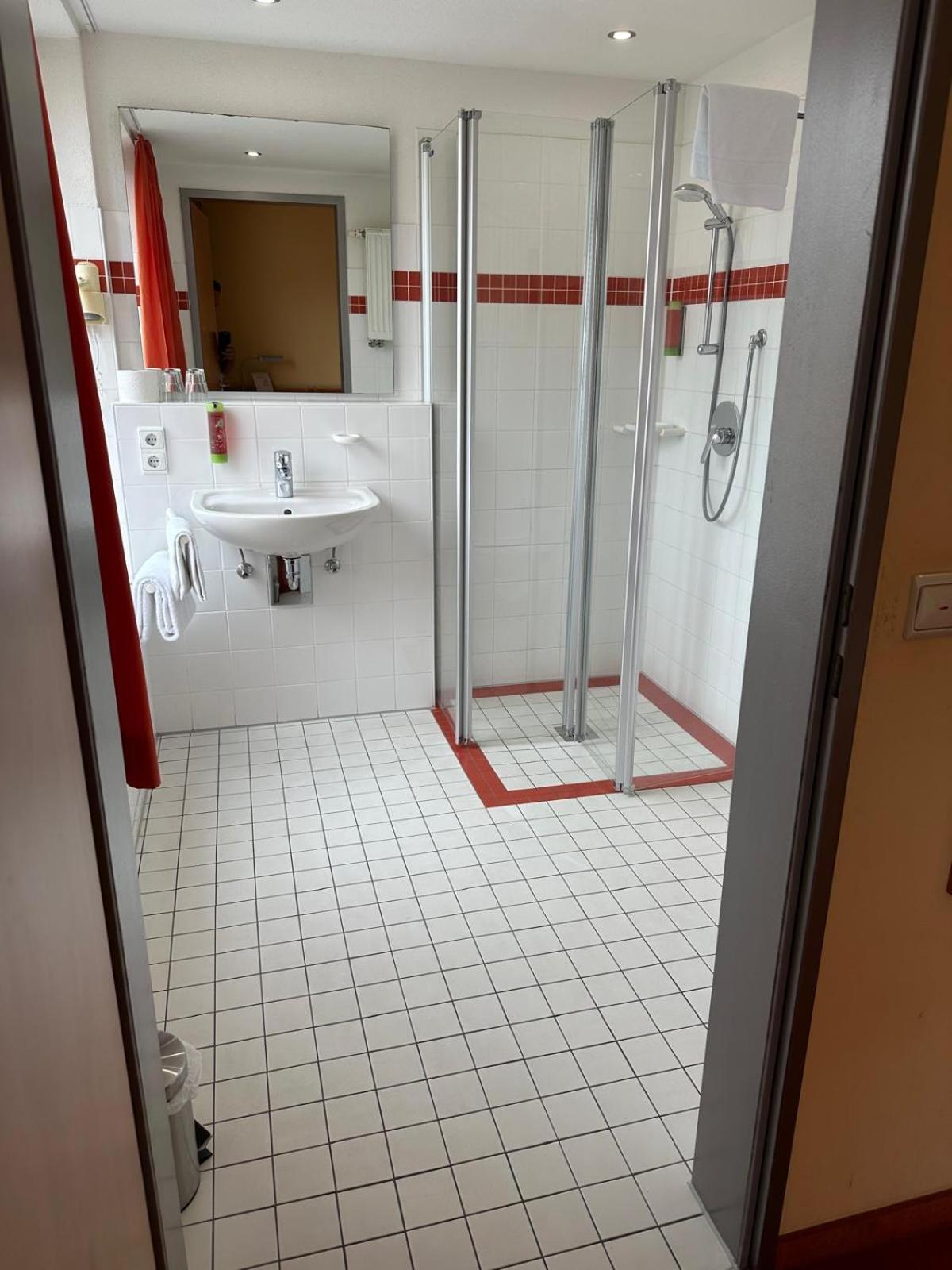 Gasthaus - Hotel Neue Post Meitingen Екстер'єр фото