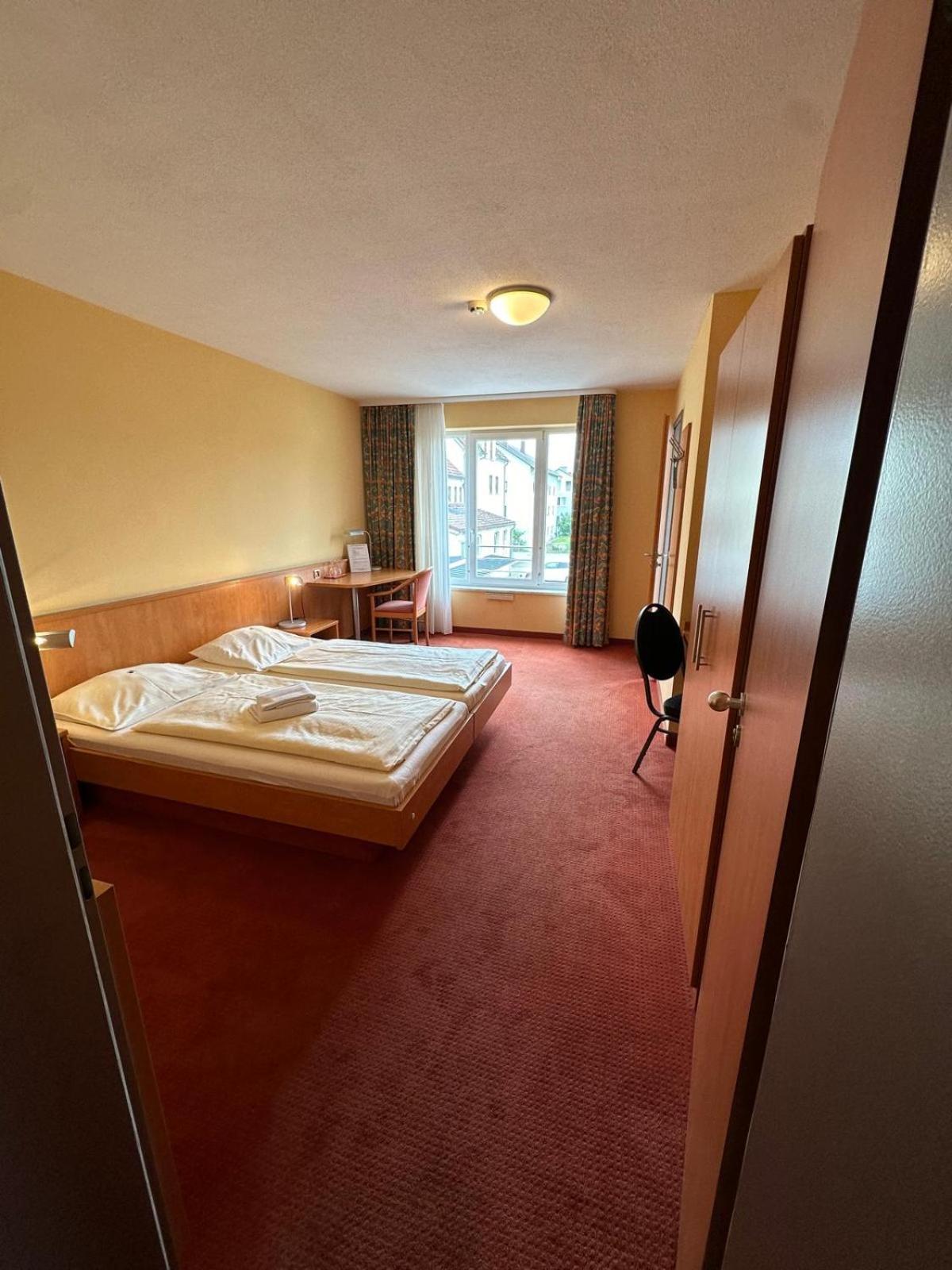 Gasthaus - Hotel Neue Post Meitingen Екстер'єр фото