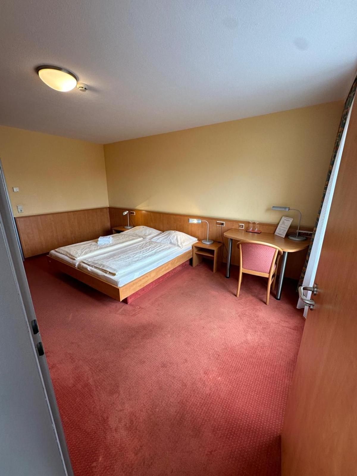 Gasthaus - Hotel Neue Post Meitingen Екстер'єр фото