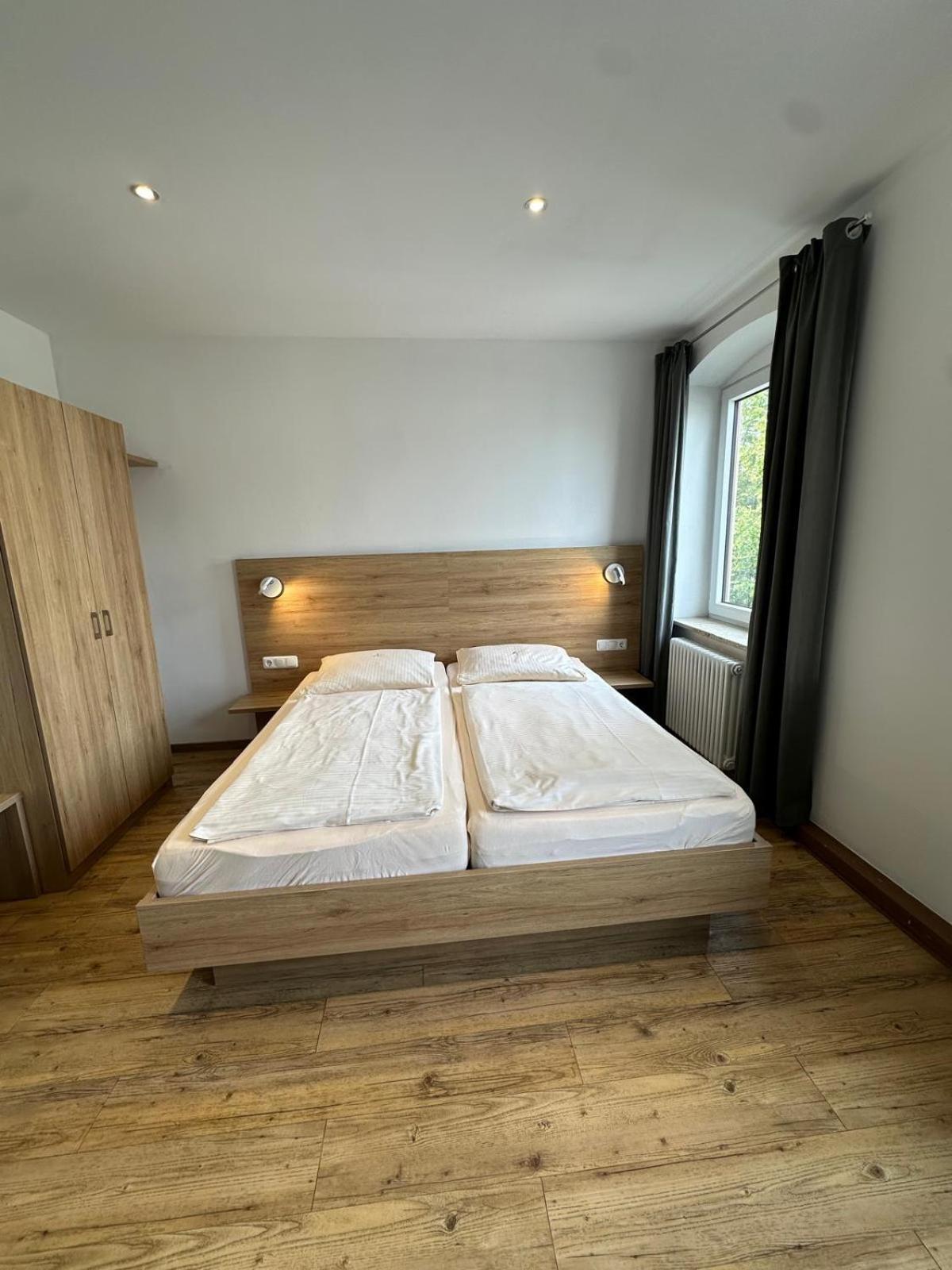 Gasthaus - Hotel Neue Post Meitingen Екстер'єр фото