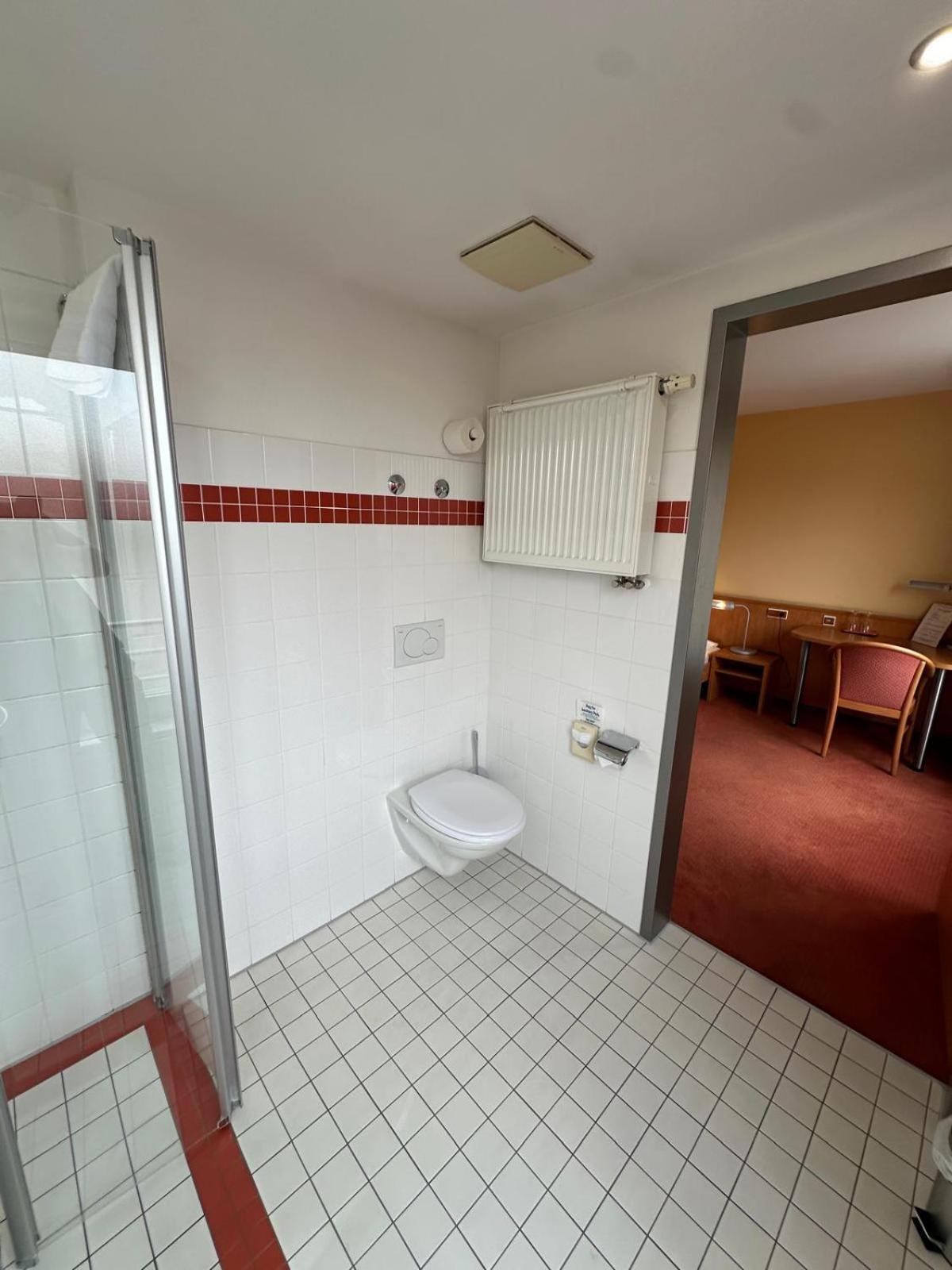Gasthaus - Hotel Neue Post Meitingen Екстер'єр фото