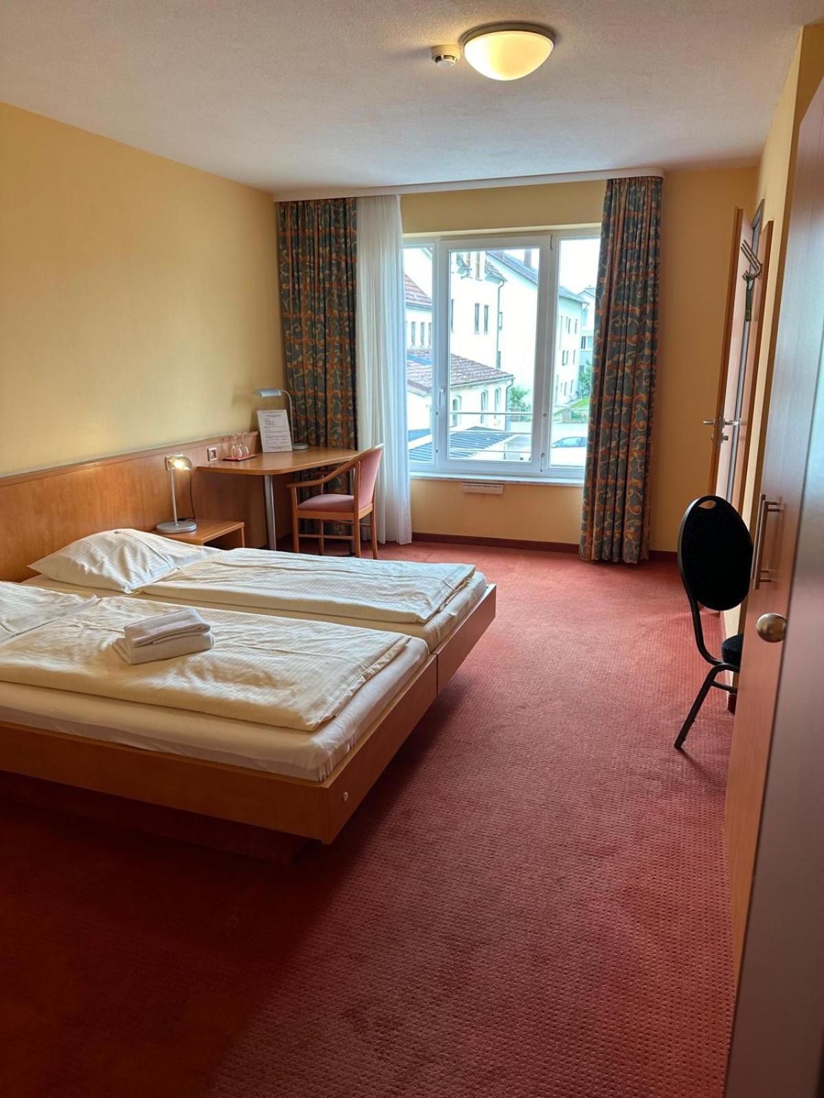 Gasthaus - Hotel Neue Post Meitingen Екстер'єр фото