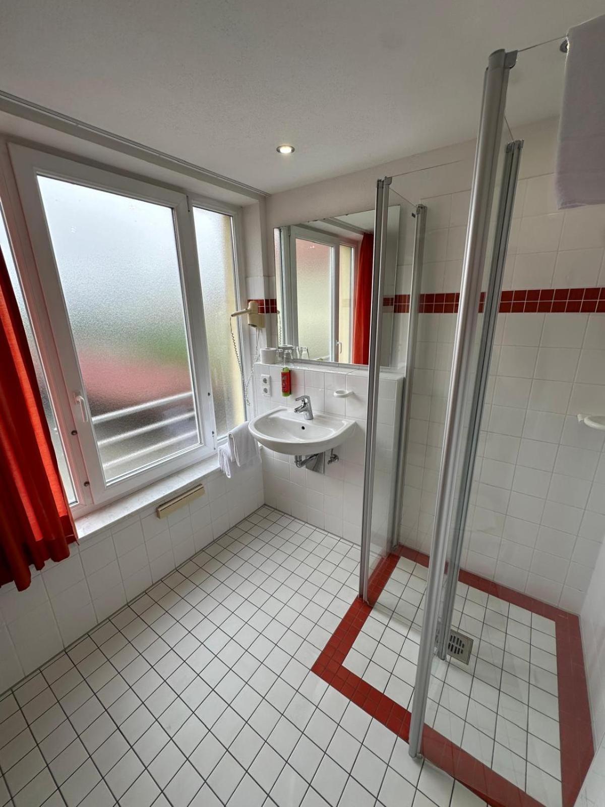 Gasthaus - Hotel Neue Post Meitingen Екстер'єр фото